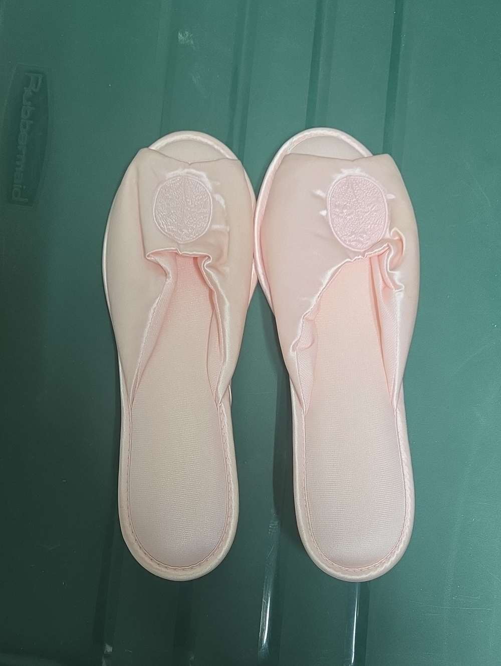 dearfoams Pale Pink Slide Slippers with Round Patch